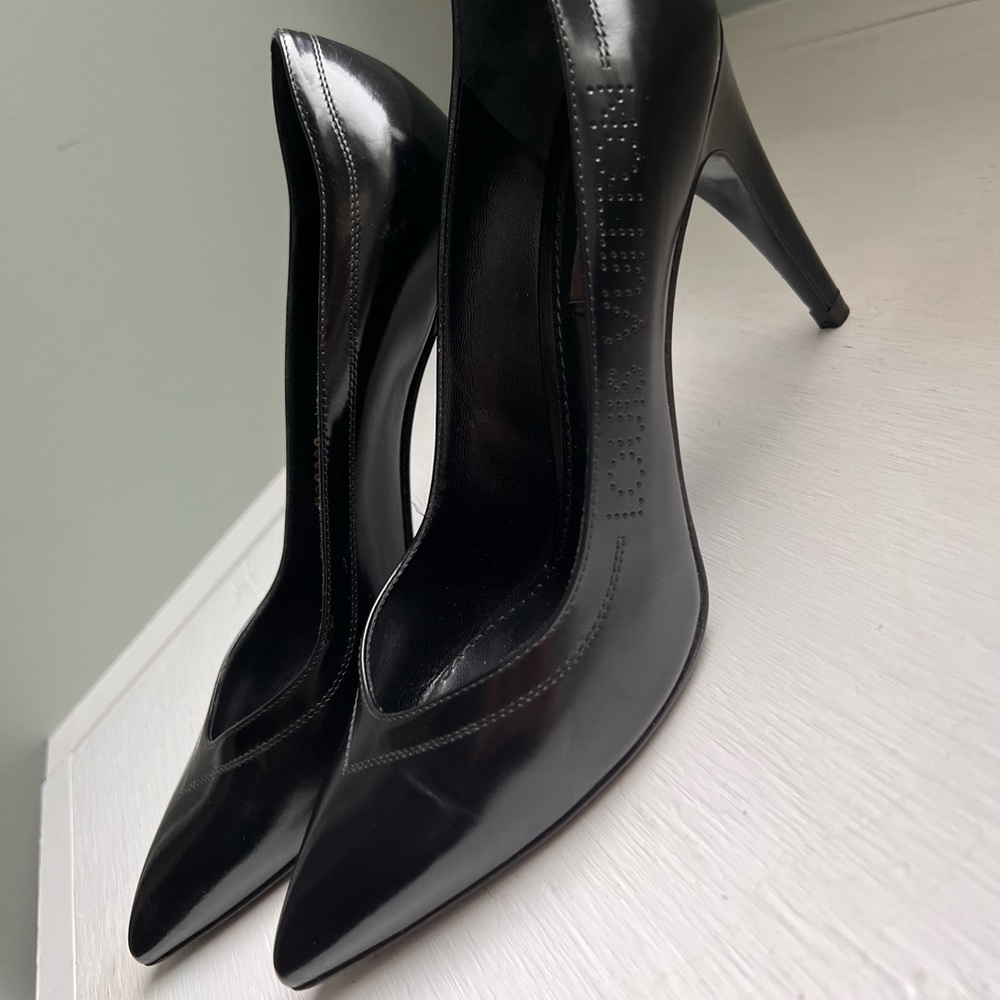 Louis Vuitton Black Frivolous Pump size 8.5
